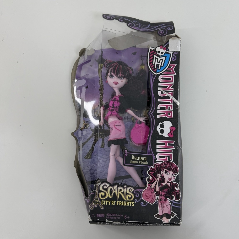 2012 Mattel Monster High Scaris City of Frights Draculaura Doll (Y0396)